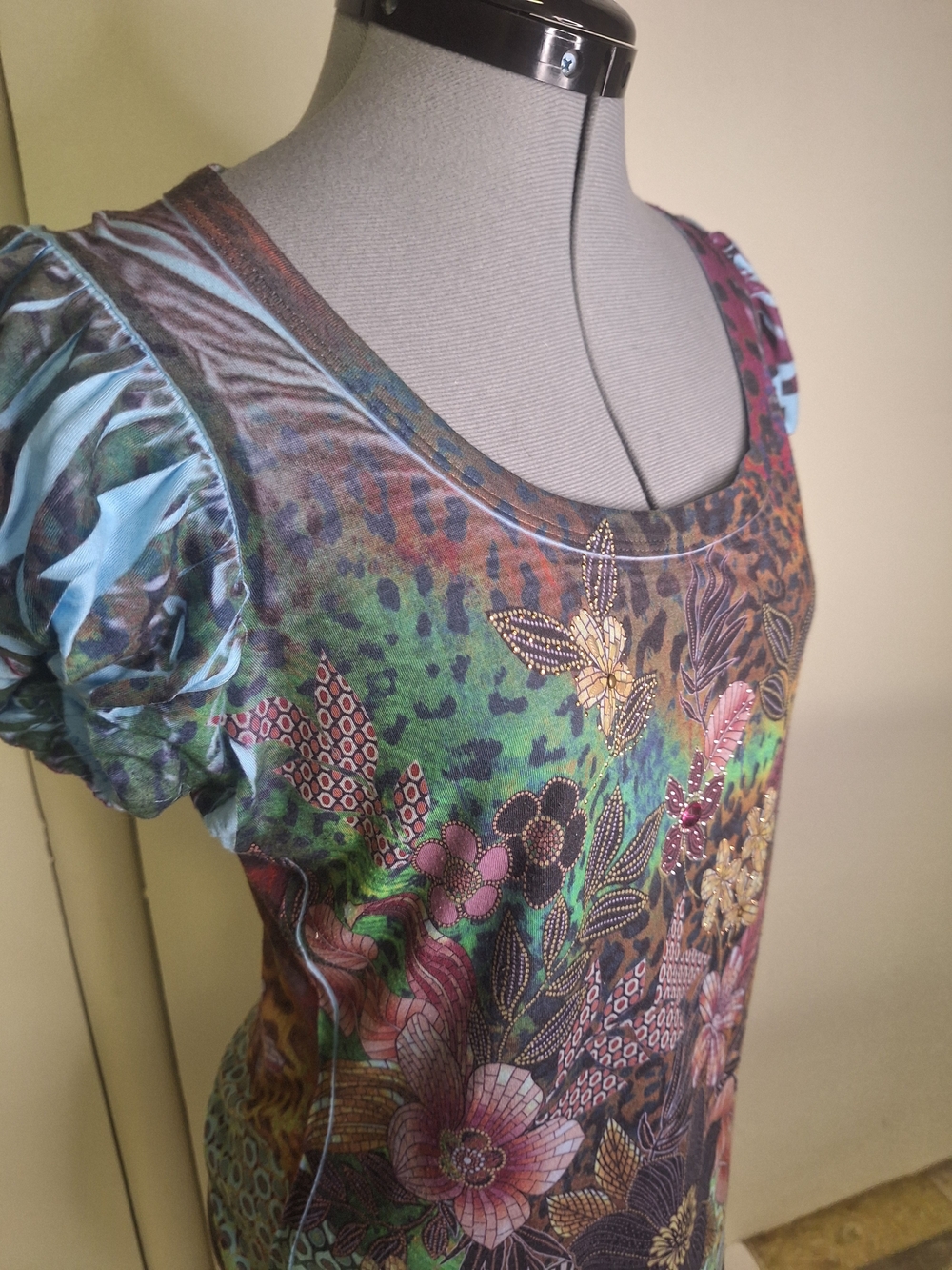 Lily Bleu Multicolor Floral Scoop Neck Short Sleeve Top
